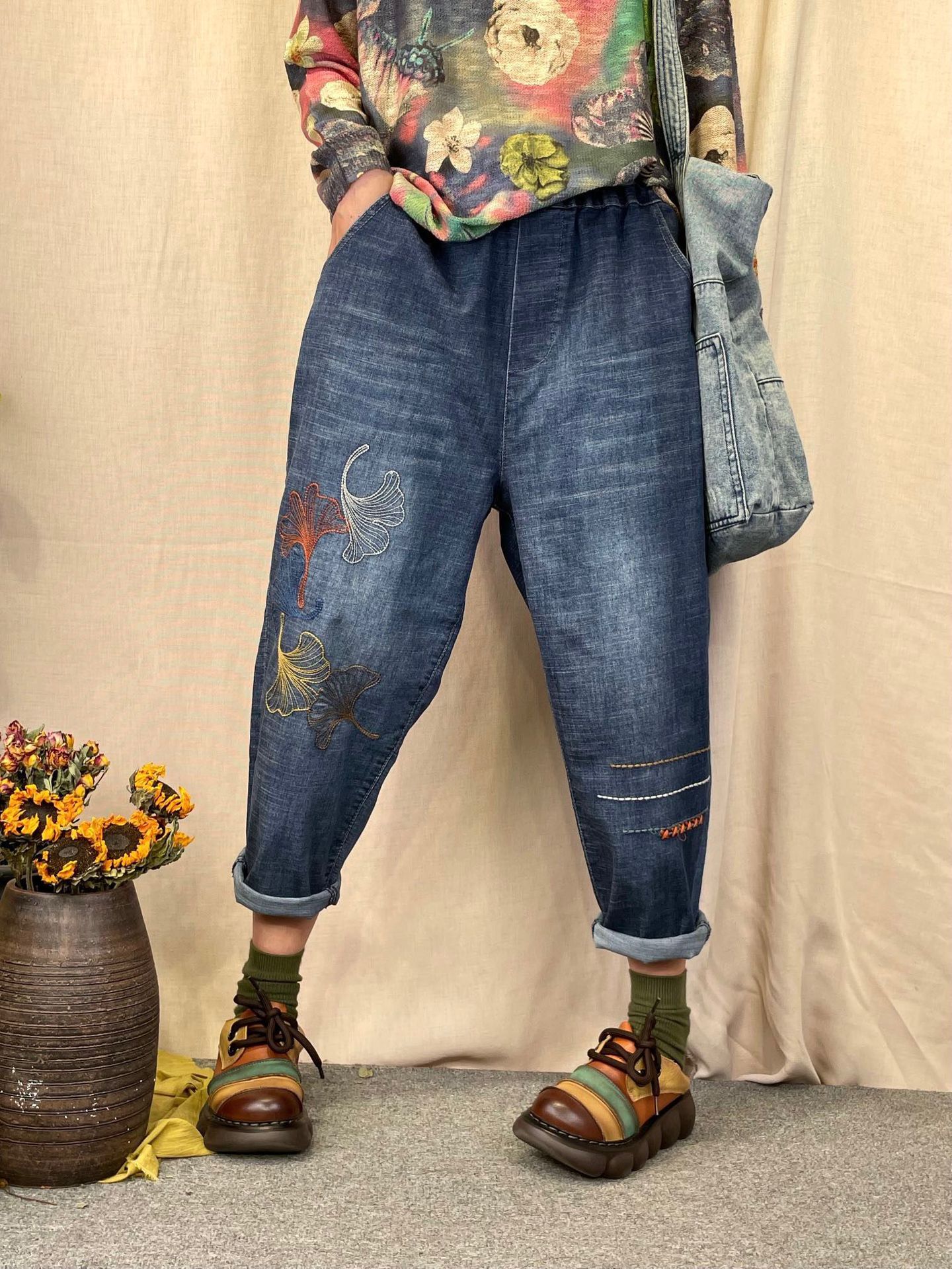 文艺复古绣花宽松哈伦裤子2022春季新款个性休闲时尚高弹牛仔裤女