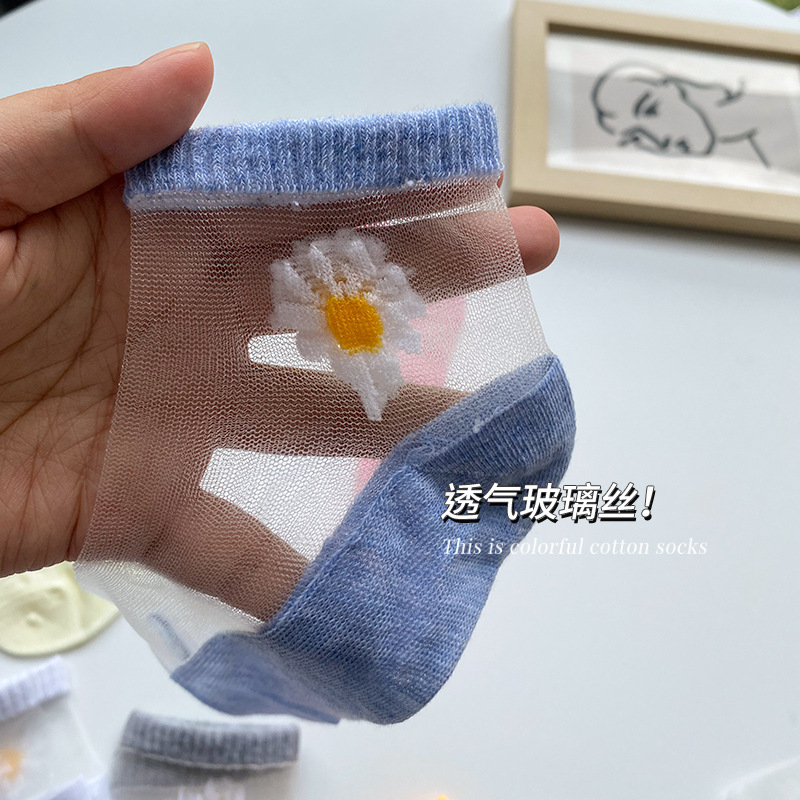 Summer Socks Women's Thin Little Daisy Embroidered Glass Stockings Socks Transparent Boat Socks Breathable Sweat Absorbing Invisible Socks