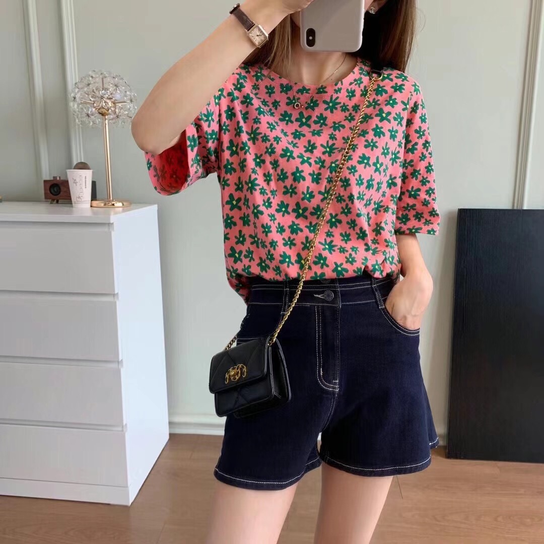 2021夏女款亮色小花上衣好搭舒适减龄宽松圆领碎花t恤 显高显瘦款