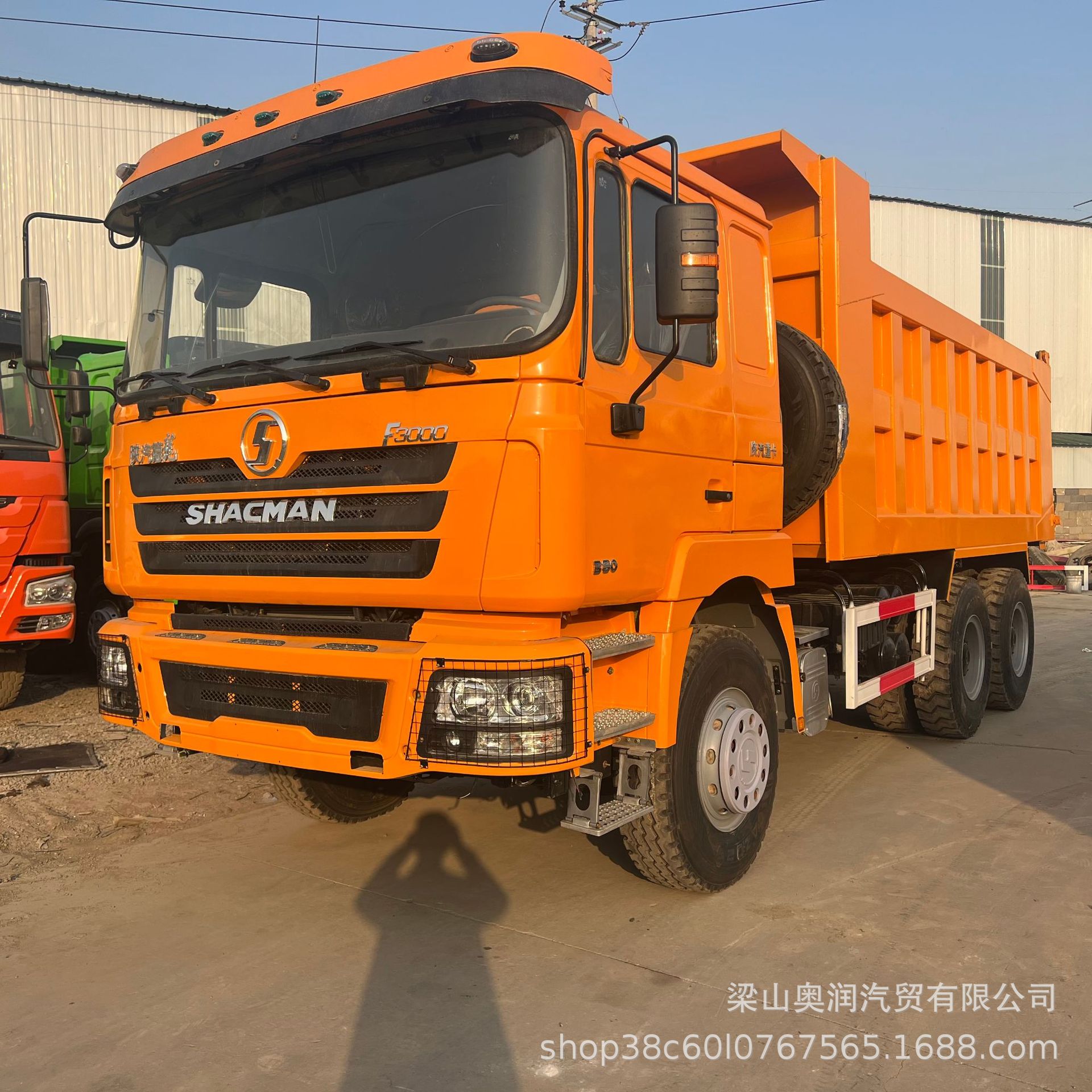 出口陕汽f3000后八轮工程自卸车375马力后翻式翻斗渣土自卸车