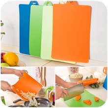厨房切菜菜板可弯曲悬挂切菜板 创意软塑料砧板防滑砧板刀板