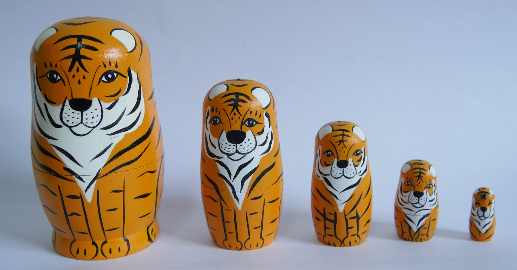 厂家批发木制工艺品俄罗斯套娃动物卡通五层套娃手工绘制儿童玩具
