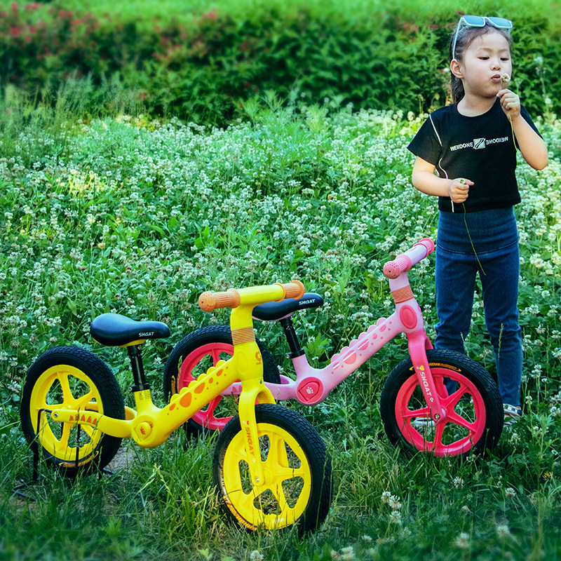 Balance Bike (for Kids) Pedal-Free Bicycle Kids Balance Bike Luge Walker Scooter Novelty Stroller Toy