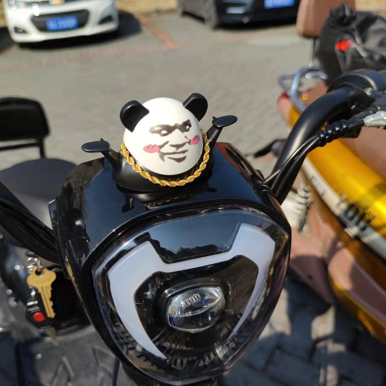 可爱搞笑表情包手办电动车装饰小配件车载玩偶自行车摩托车装饰品