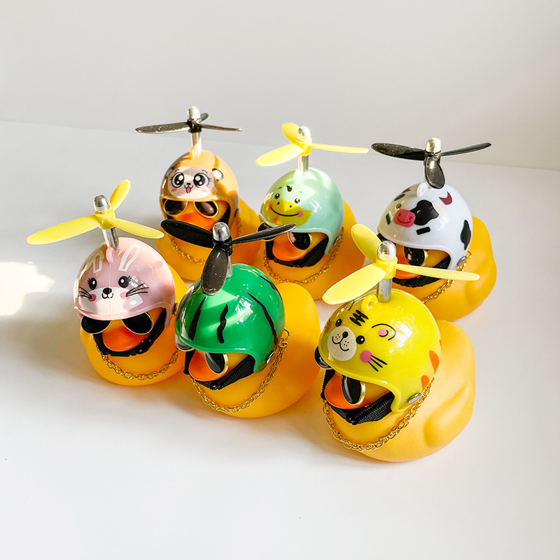 破风鸭小黄鸭摆件十二生肖网红鸭汽车电动车头盔配件装饰品小鸭子