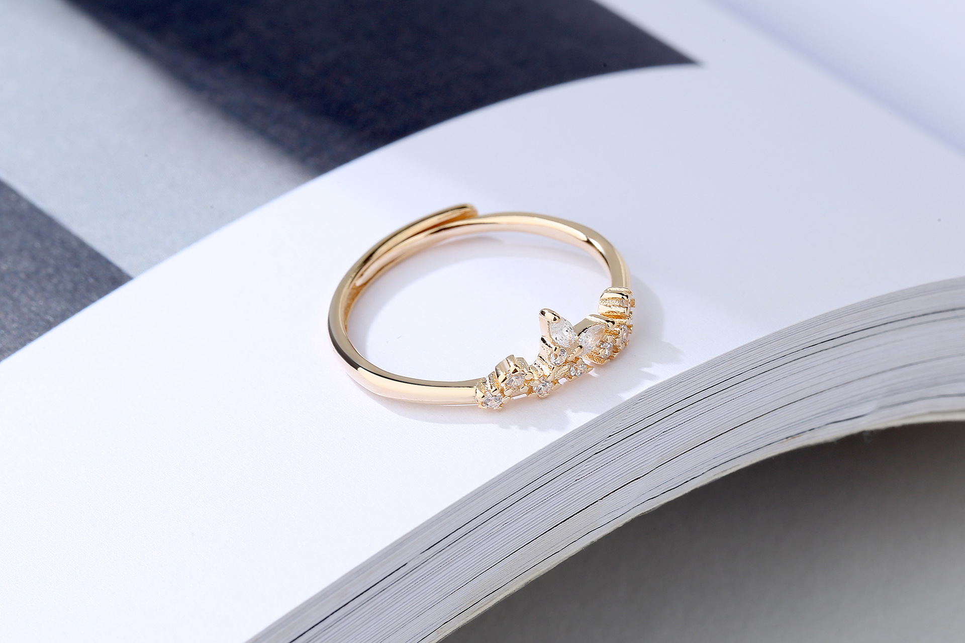 彩金戒指女日韩简约轻奢锆石镶钻指环精致甜美首饰送女友银饰品