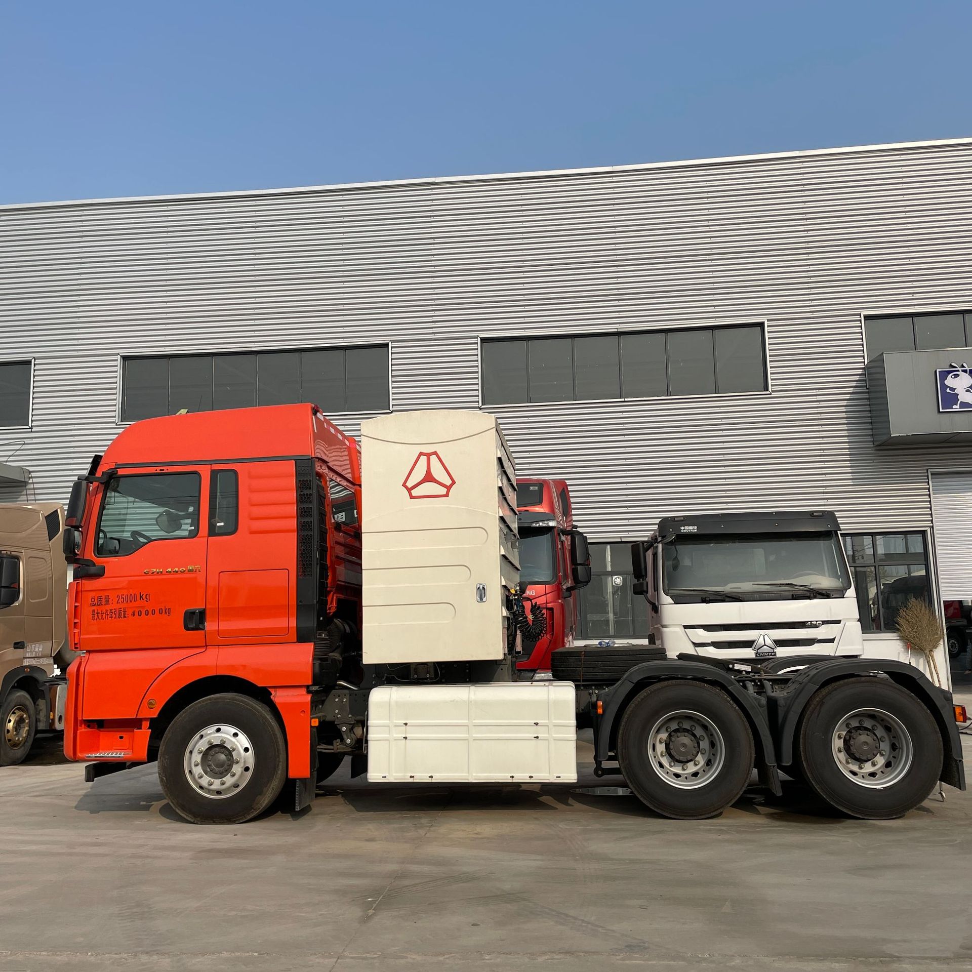 专做精品汕德卡cng牵引车6*4烧气车牵引车10轮卡车