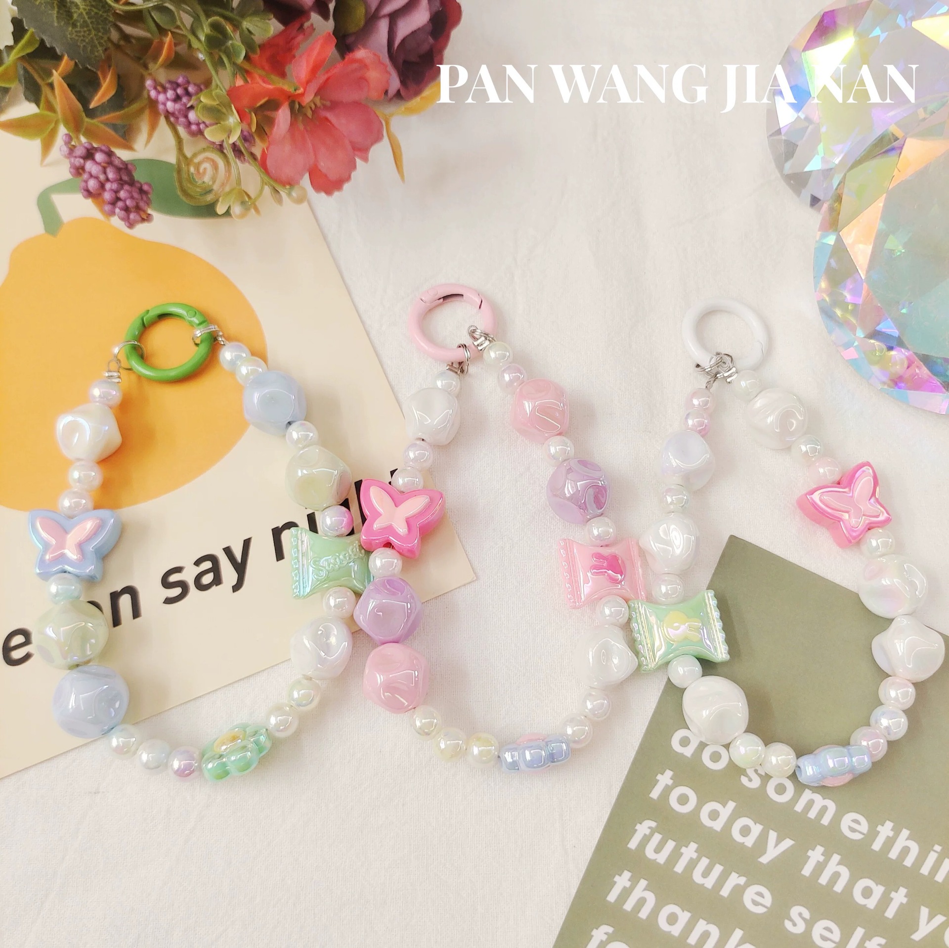 缤纷多巴胺糖果珠蝴蝶手机链马卡龙可爱彩色花朵撞色少女包包挂件