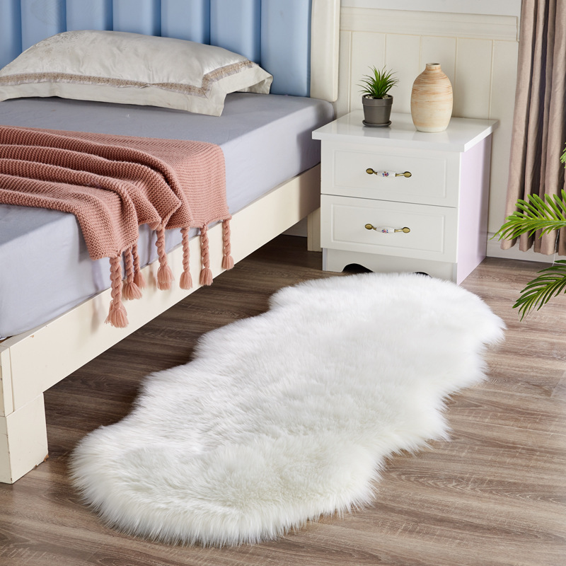 Cross-Border Spot Golden Plush Bedroom Bedside Carpet Irregular Wool-like Floor Mat Decoration Window Cushion Leather-Shaped