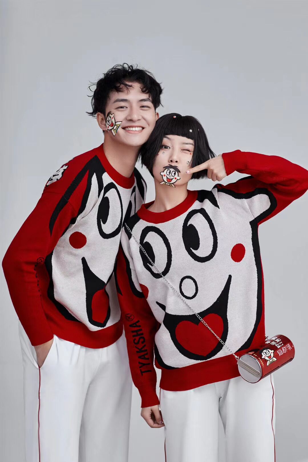 新款影楼情侣装针织衫可爱旺旺牛奶款男女套装写真主题拍照摄影