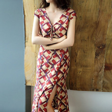 2023夏季新款印花短袖连衣裙设计感小众高端气质收腰显瘦复古长裙