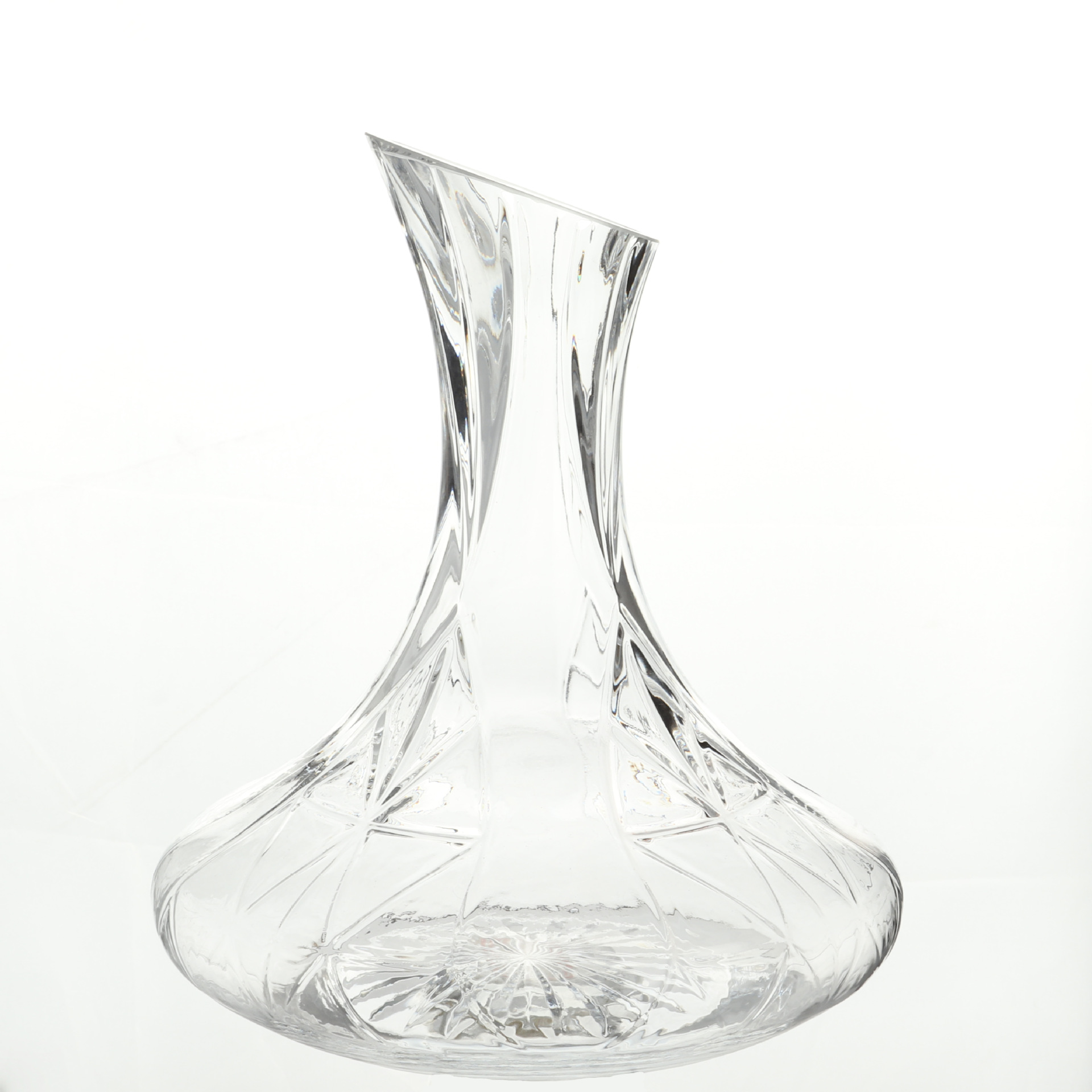 主要产品有各类红酒杯,醒酒器,啤酒杯,白酒杯,玻璃器皿套装等玻璃制品