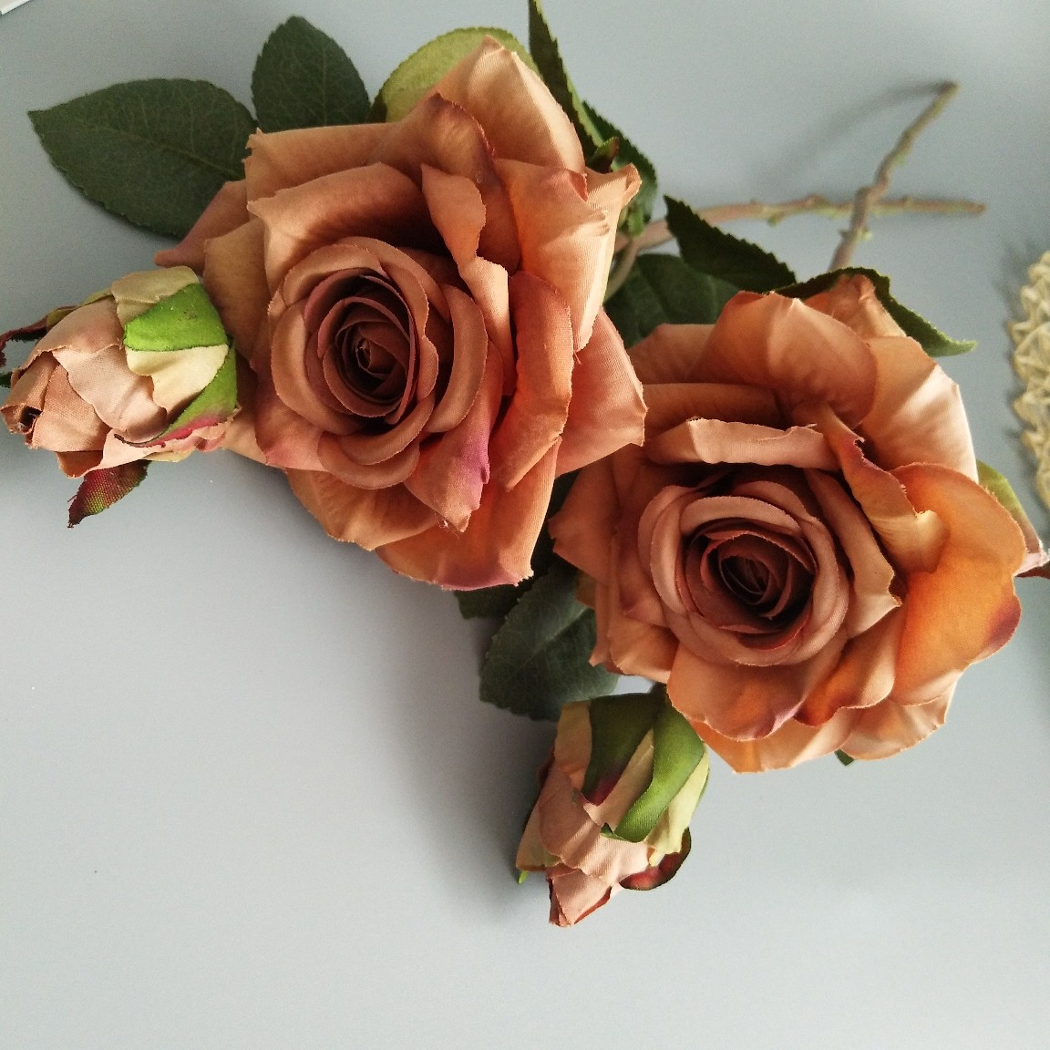 2头秋色卷边玫瑰角玫瑰婚庆拍照装饰布景家居配饰仿真花假花绢花