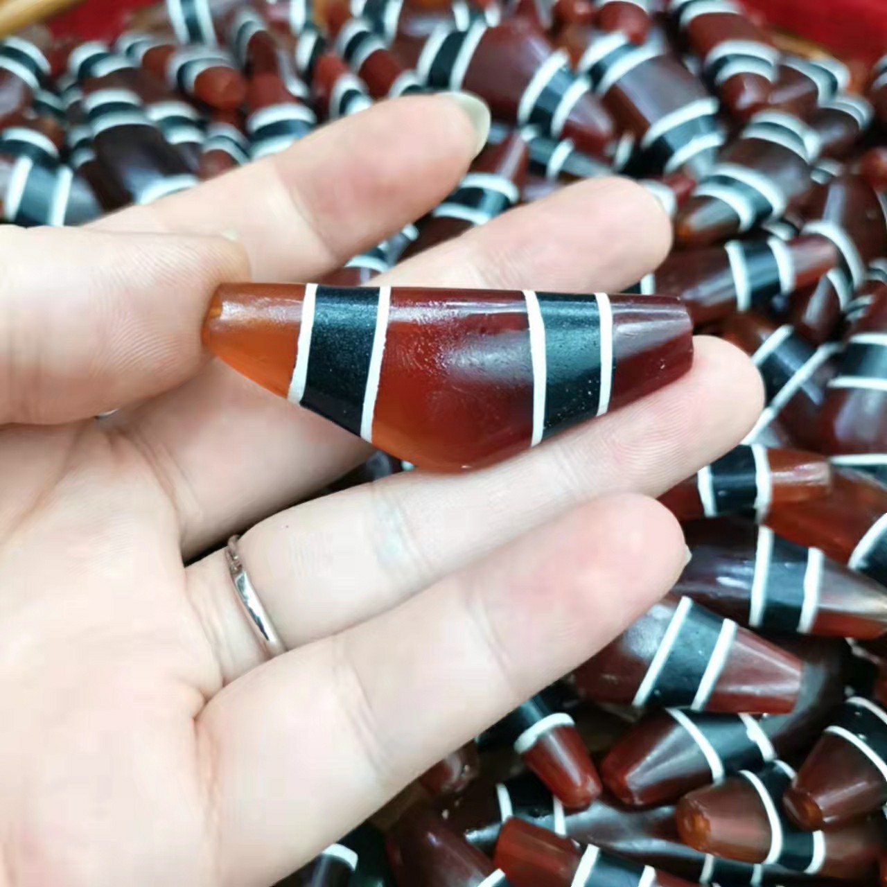 直播热销可定货正宗千年历史西亚古珠牛头形三色开槽镶蚀线羊角珠