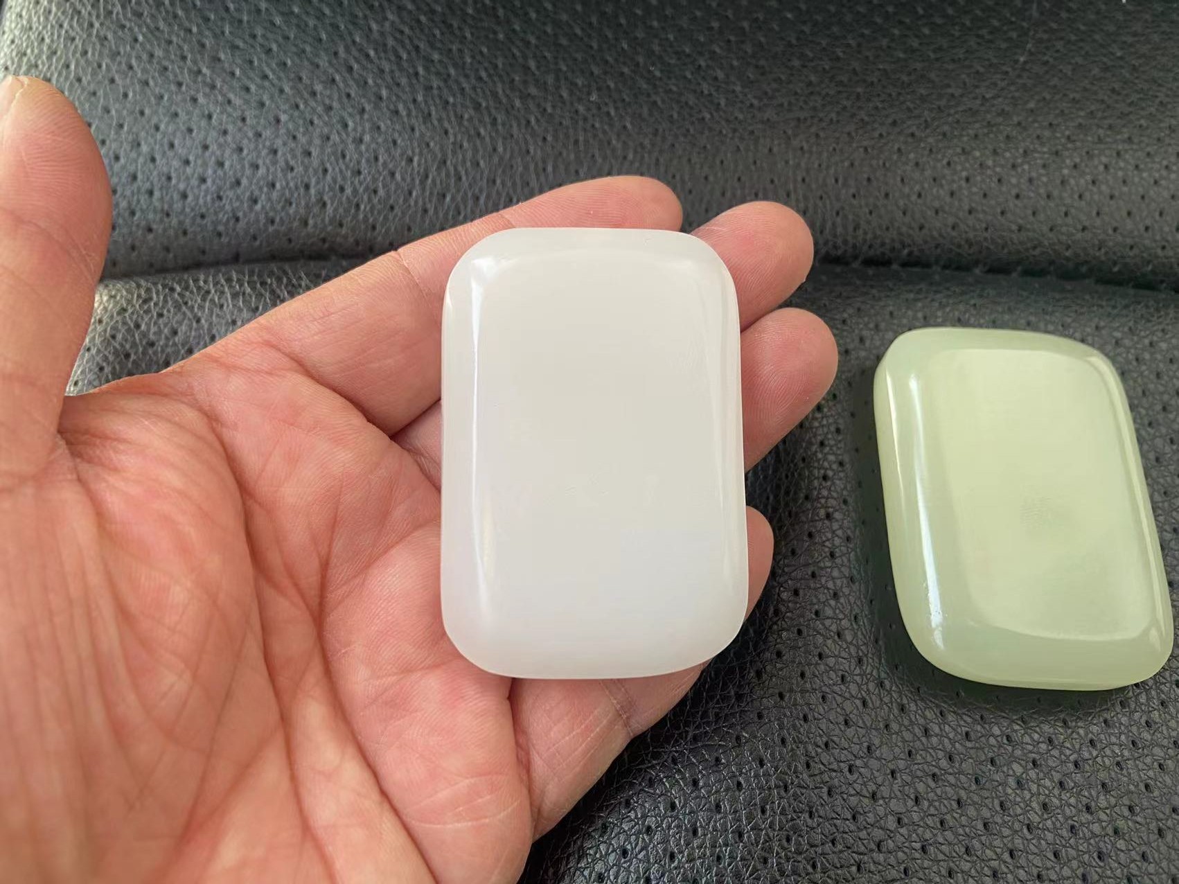 批发阿富汗玉面包牌男女款阿富汗青白玉平安无事牌项链白玉牌子