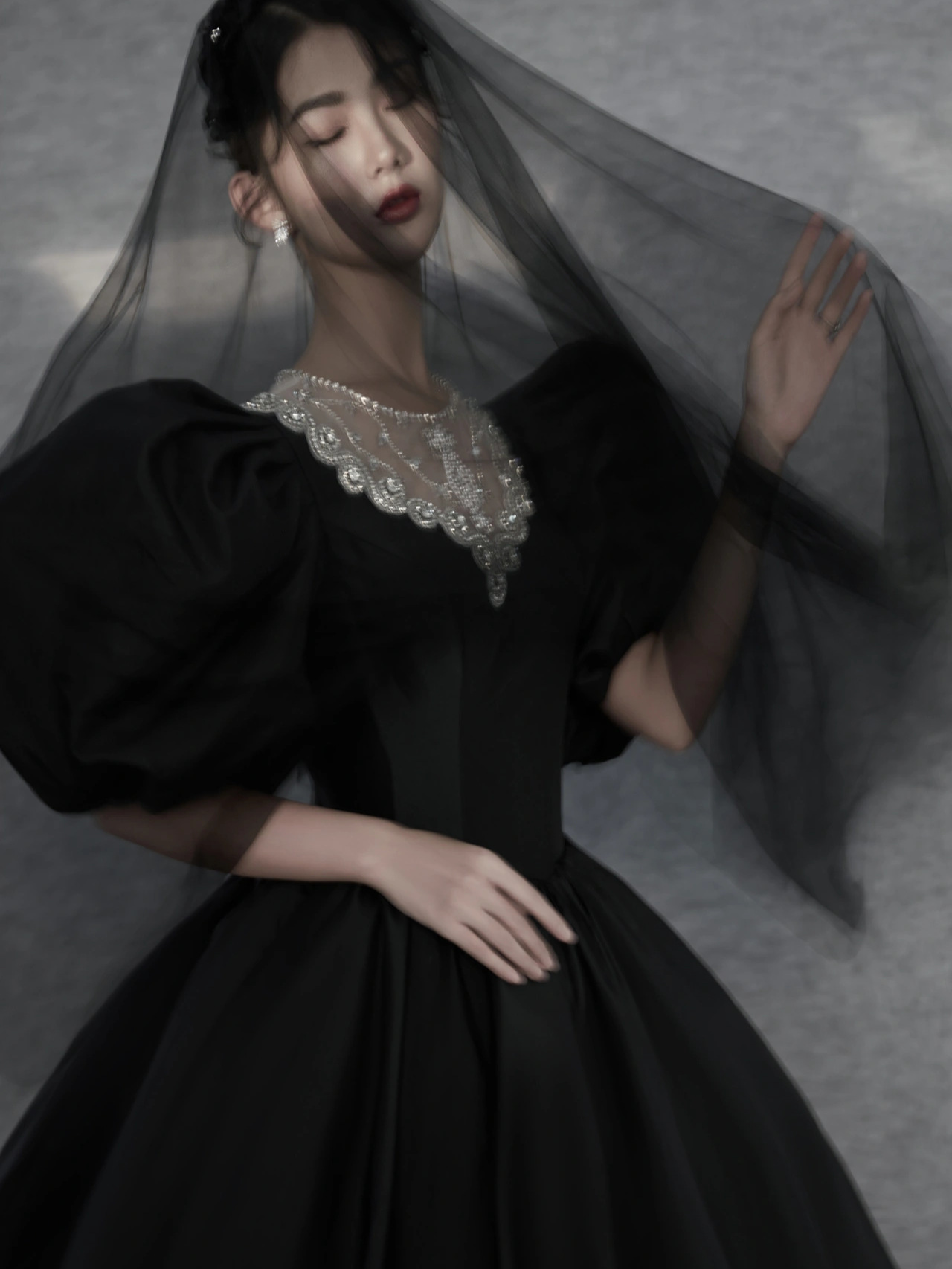 影楼旅拍主题婚纱2022新款写真摄影法式复古黑色泡泡袖宴会礼服