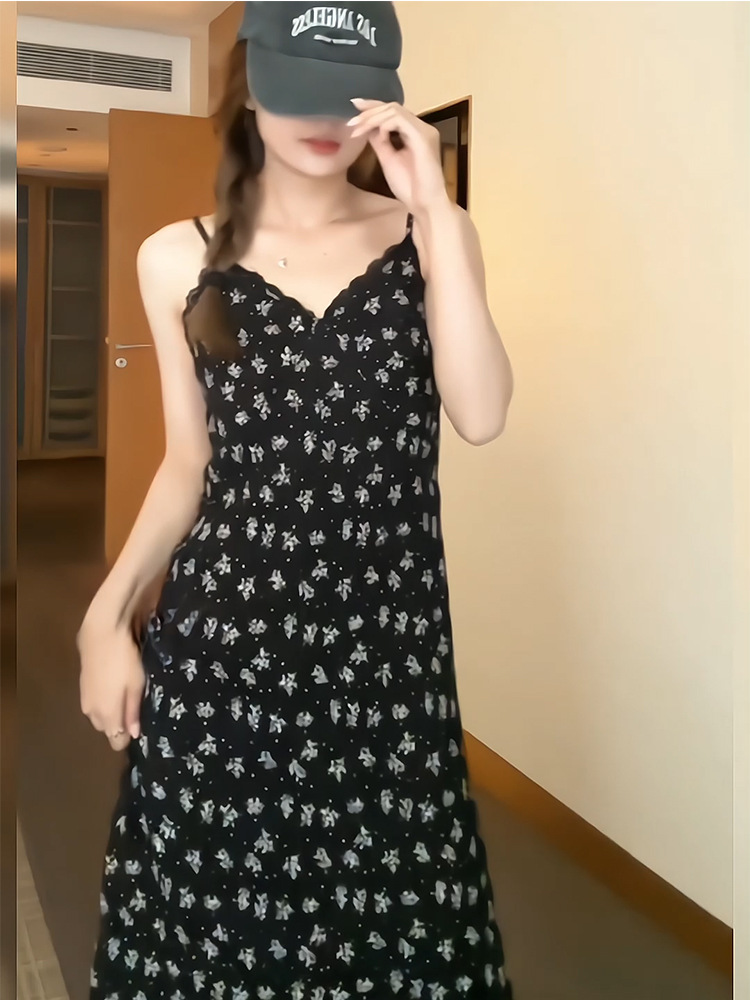 黑色碎花连衣裙子女夏2024新款夏装流行漂亮穿搭配一整套吊带长裙