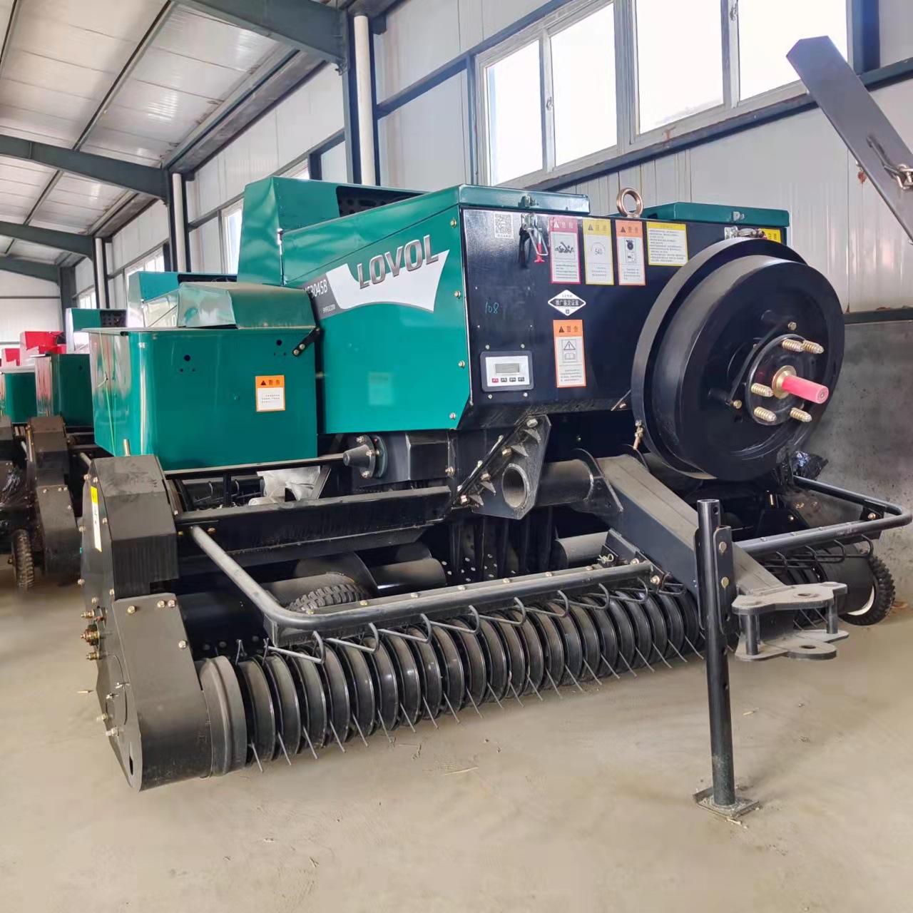 雷沃牵引式秸秆捡拾打捆机 青储饲料打捆机 牧草粉碎方捆打捆机