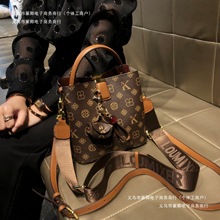 新款2024单肩水桶包斜挎小包包品牌包包质感复古香港女士手提