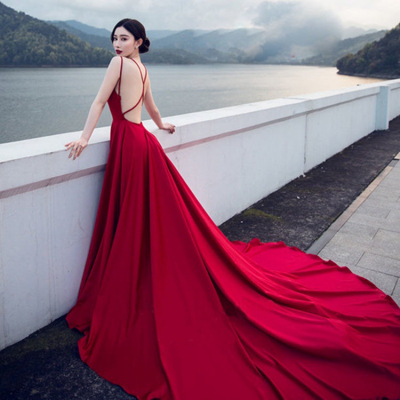2022新款影楼主题服装红色外景海边旅拍婚纱情侣写真拖尾大摆礼服