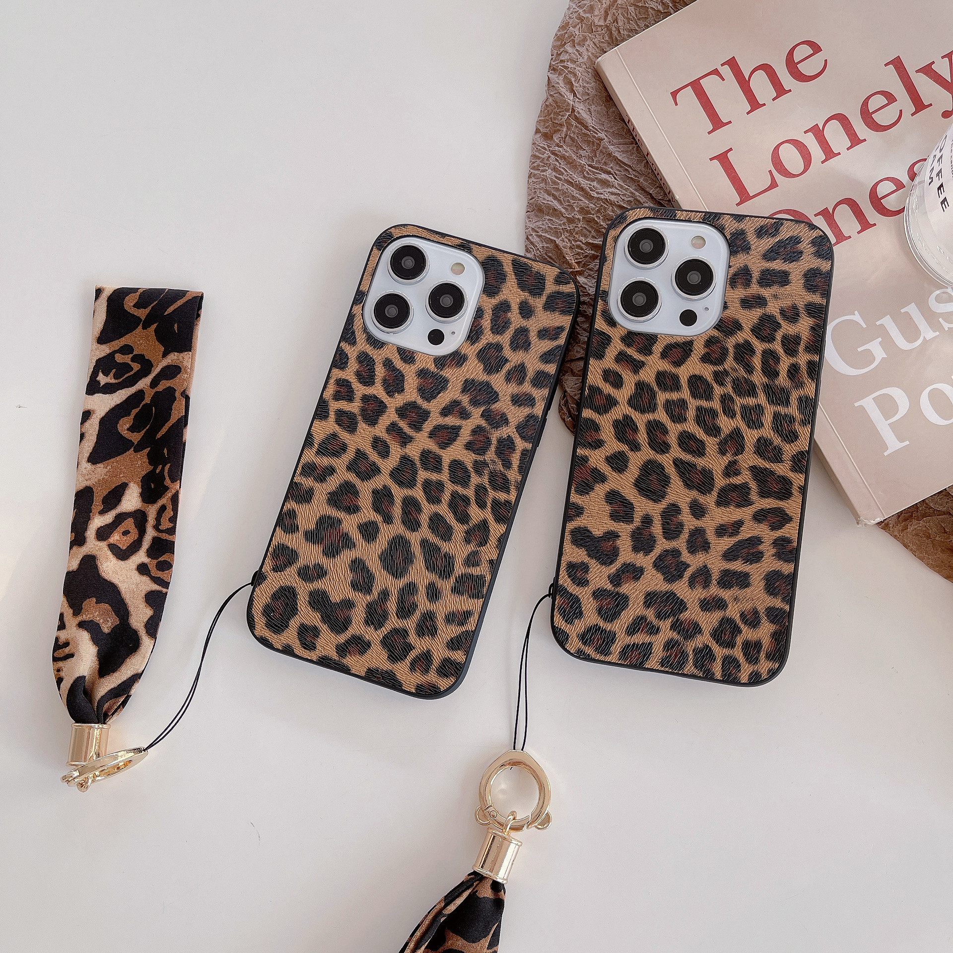 适用iphone14/13promax豹纹皮壳手机壳手提挂绳防摔壳12pro保护套