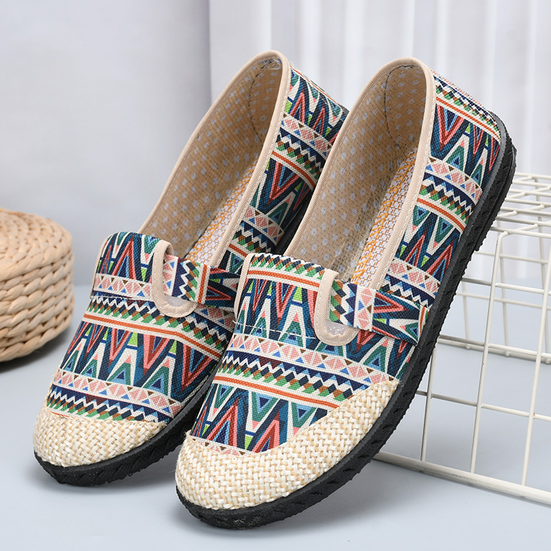 Beijing Cloth Shoes Women's Middle-Aged and Elderly Mothers' Shoes Non-Slip Soft Bottom Beef Tendon Bottom Canvas Work Embroidery
