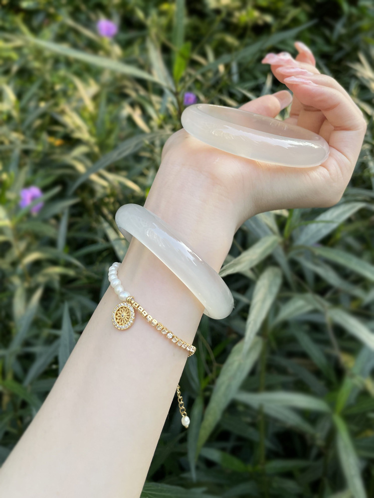 白月光荔枝冻玛瑙手镯女天然白冰玉髓镯子马料冰透冰种玉镯高冰