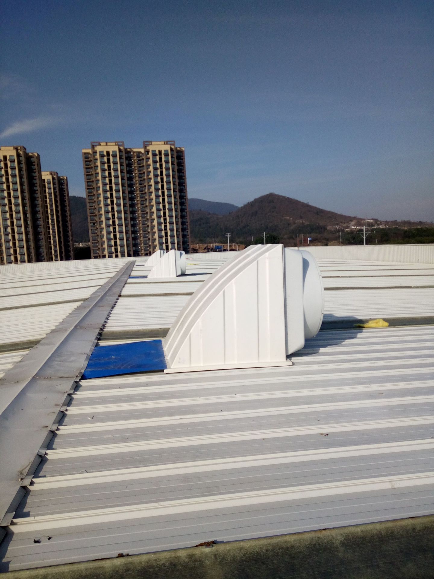 供应上海新旋屋顶风机厂房通风车间降温养殖用玻璃钢轴流式排风机