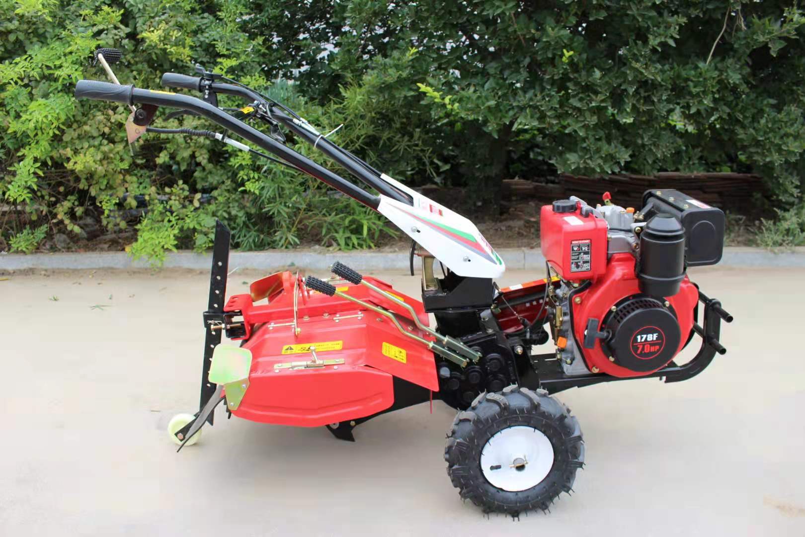 四驱微耕机汽油带转向农用手扶柴油小型微耕机葡萄果园犁地除草机