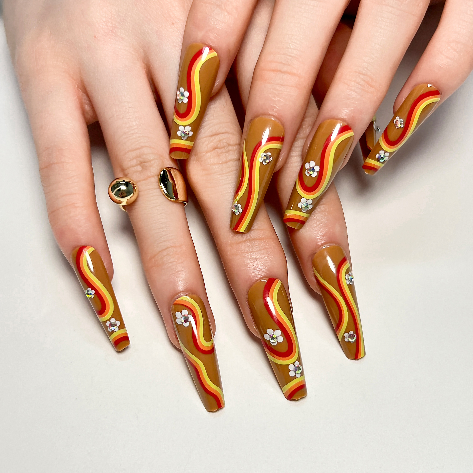 秋冬显白暖色系穿戴甲美拉德波浪条纹美甲甲片花朵镶钻假指甲批发