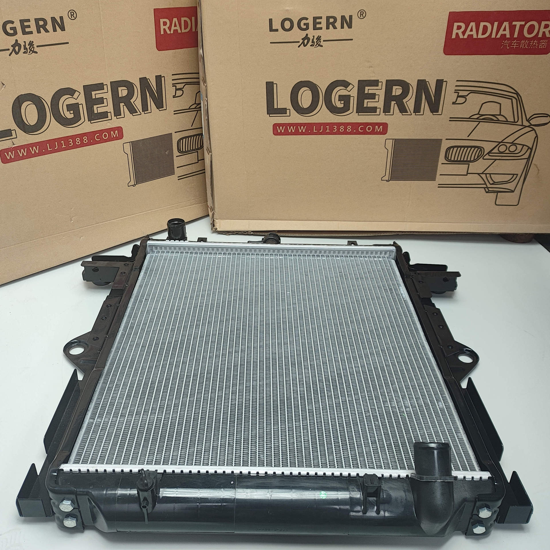 适用于丰田汽车散热器水箱 toyota landcruiser mt 16400-17400