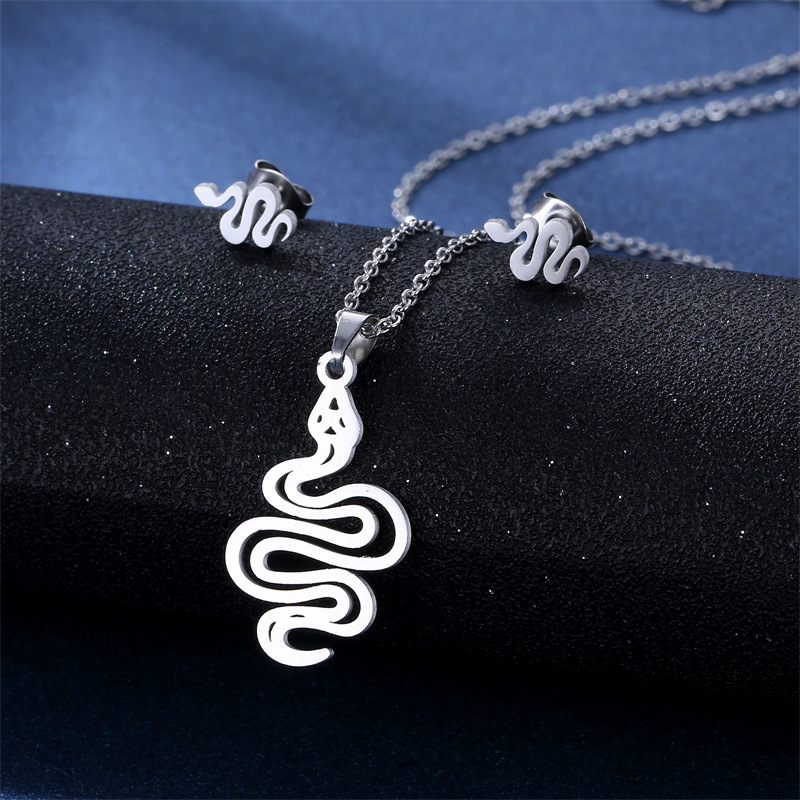 AliExpress New Accessories Hip Hop Style Snake Pendant Necklace and Earring Suit Stainless Steel Clavicle Chain Female