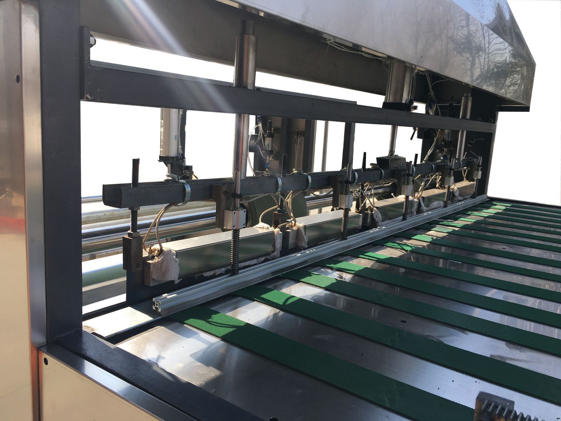 厂家直供新型全自动省人工塑料编织袋集装袋设备吨包切布机切圆