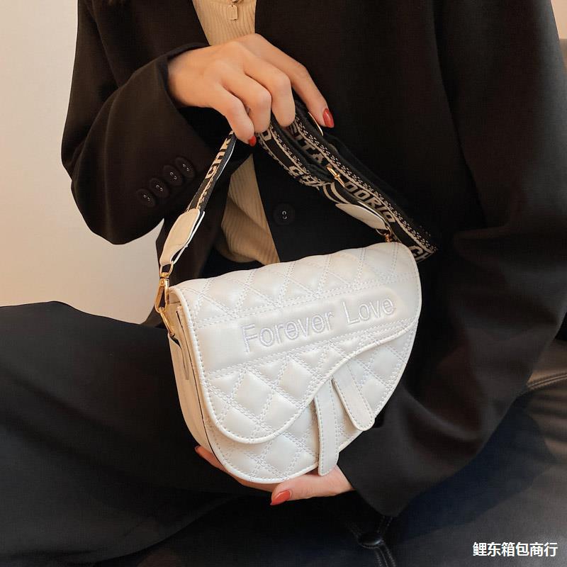 秋季小包包女包2024新款潮时尚百搭ins菱格斜挎包秋天单肩马鞍包