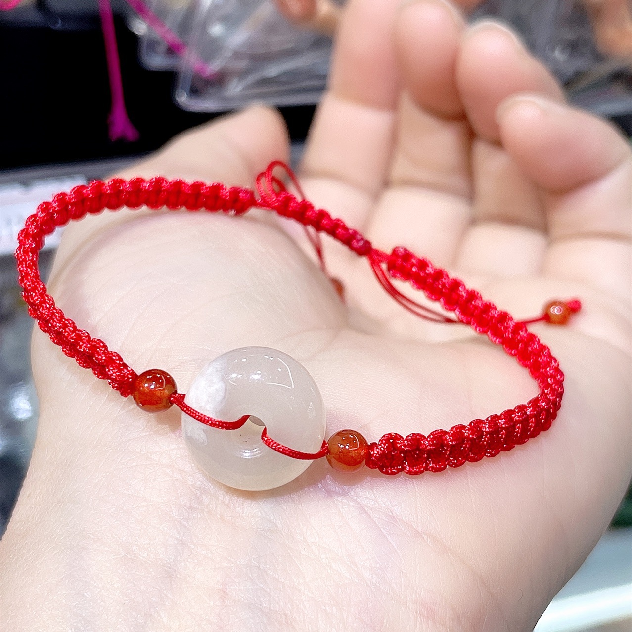 樱花玛瑙红绳手链草莓晶平安扣手工编织可调节手绳闺蜜礼品手饰品
