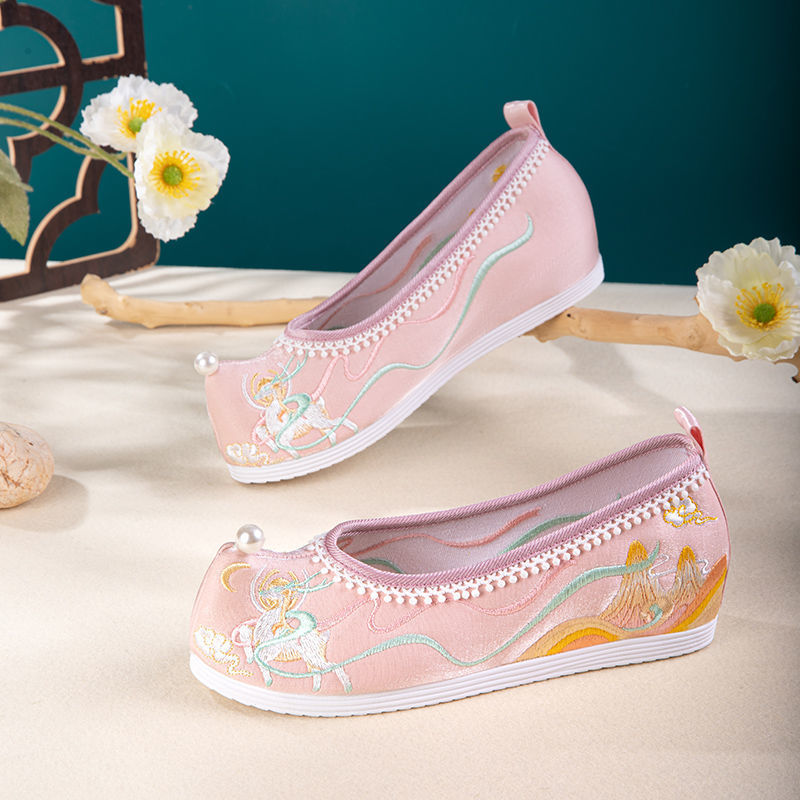 汉服鞋子潮古风古装内增高翘头珍珠搭配汉服鞋子女明制绣花鞋冬季