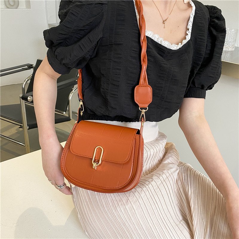 Small Bag Women's Bag 2021 Spring New Korean Fashion Shoulder Messenger Bag Simple Ins Saddle Bag