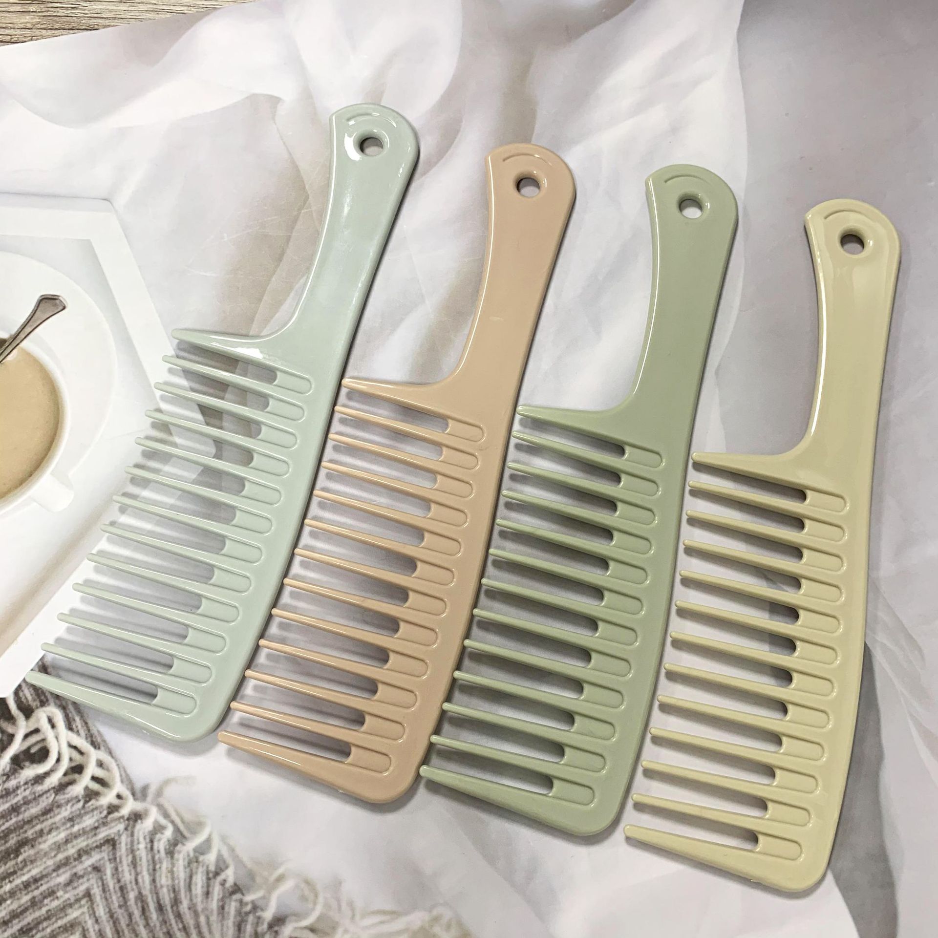 Large Tooth Comb Thickened Widened Men and Women Hairdressing Comb Students Korean Cute Hair Curling Comb Not Easy to