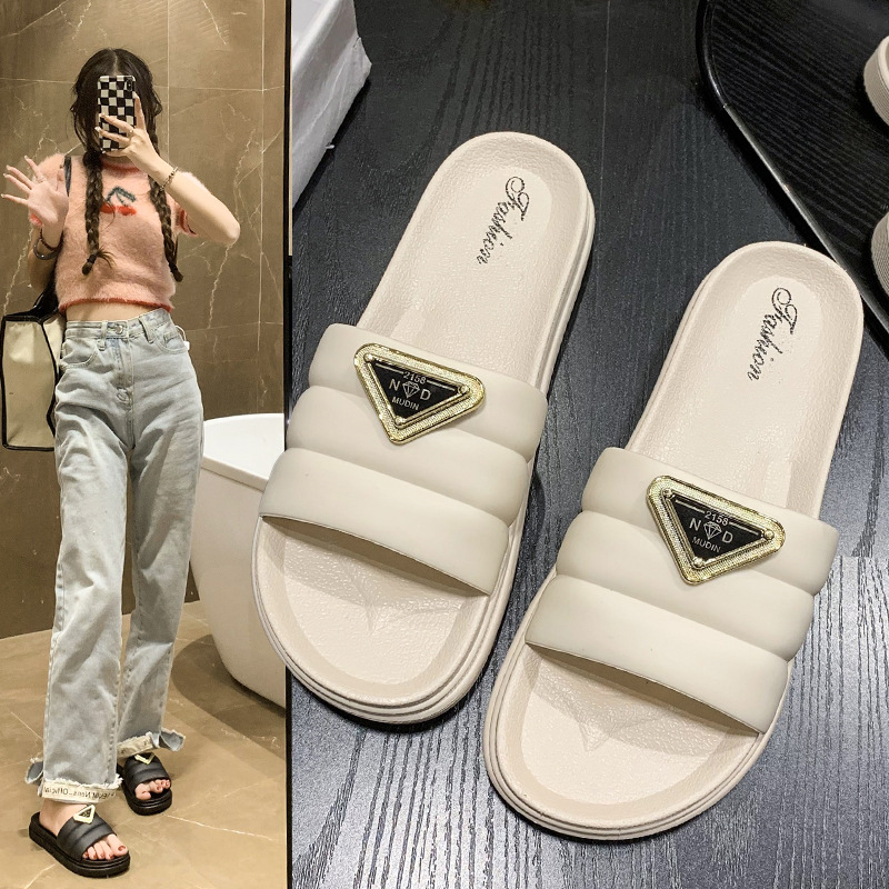 New Slippers Women's Summer Wear Fashionable Simple Thick Bottom Slippers Wet Water Flat Heel Comfort Sandals