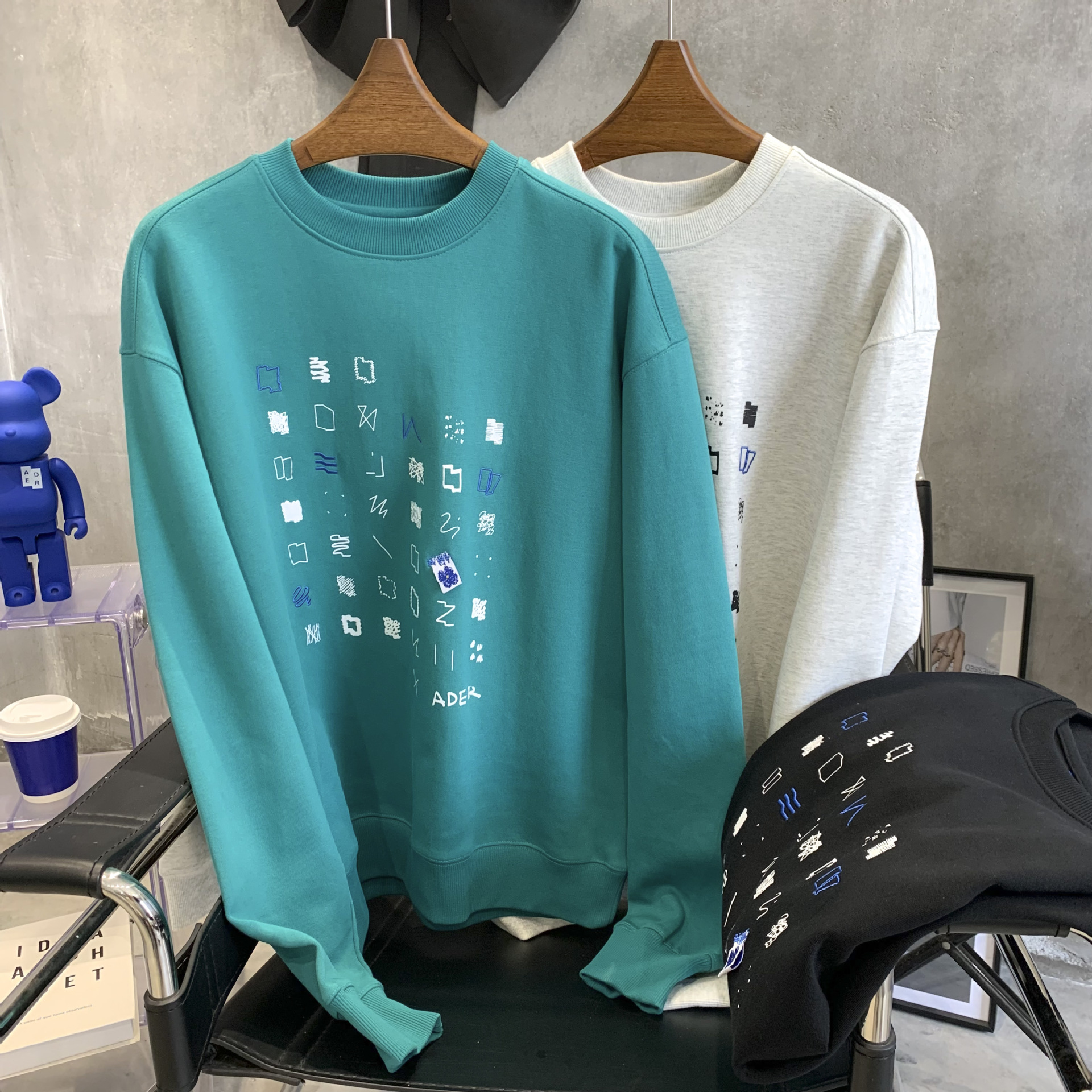 春秋ader卫衣迪丽热巴图案密集小标同款线条刺绣圆领长袖套头卫衣