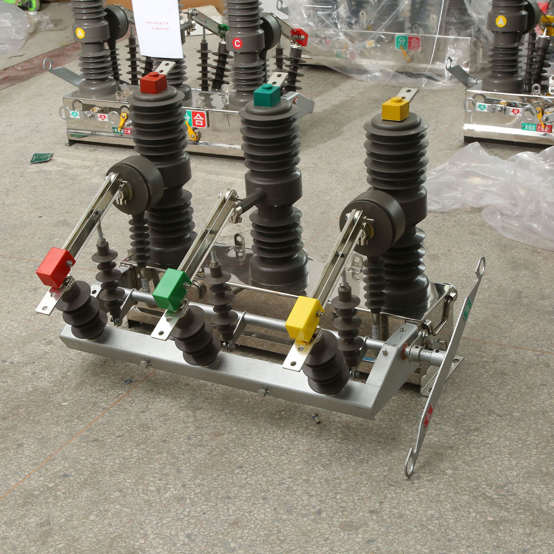 zw32-12g/630a高压真空断路器10kv户外柱上手动带隔离刀闸开关