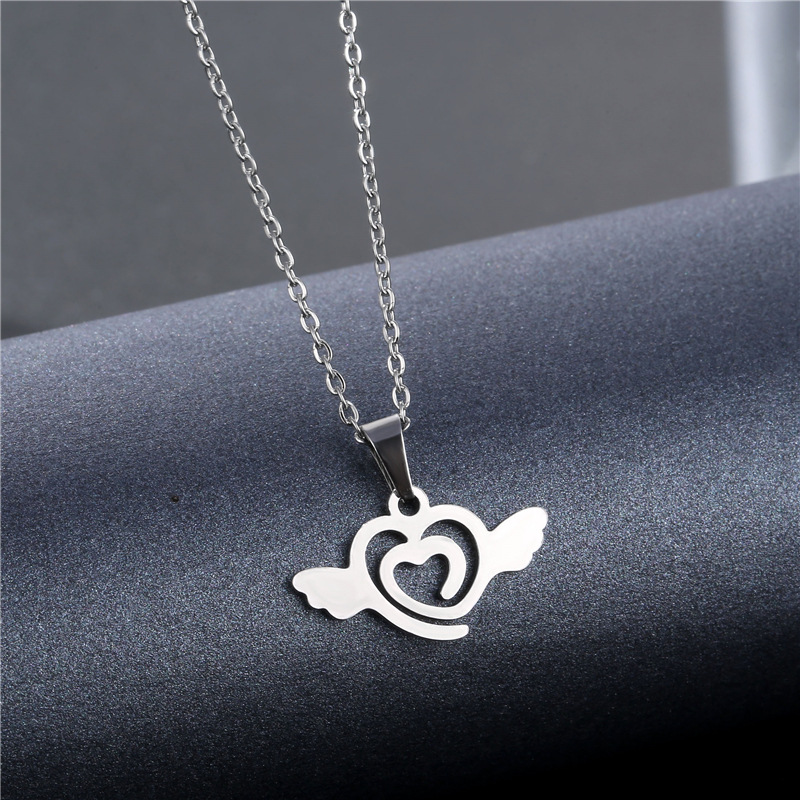 European and American Simple Love Angel Wings Pendant Amazon Popular New Heart-Shaped Necklace Stainless Steel Accessories Wholesale