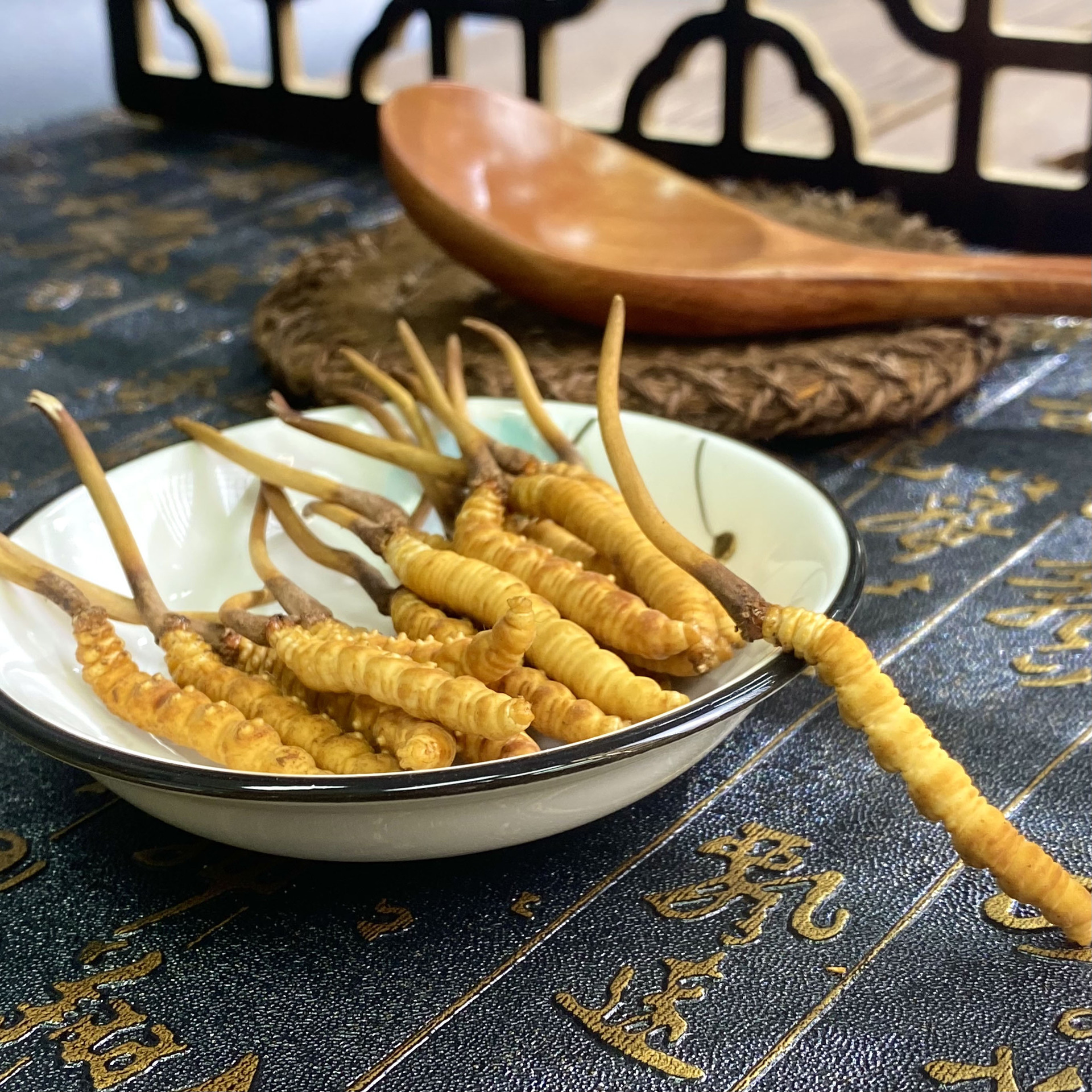 君荣药业 西藏那曲鲜冬虫夏草 干货批发青海高海拔虫草一手货源