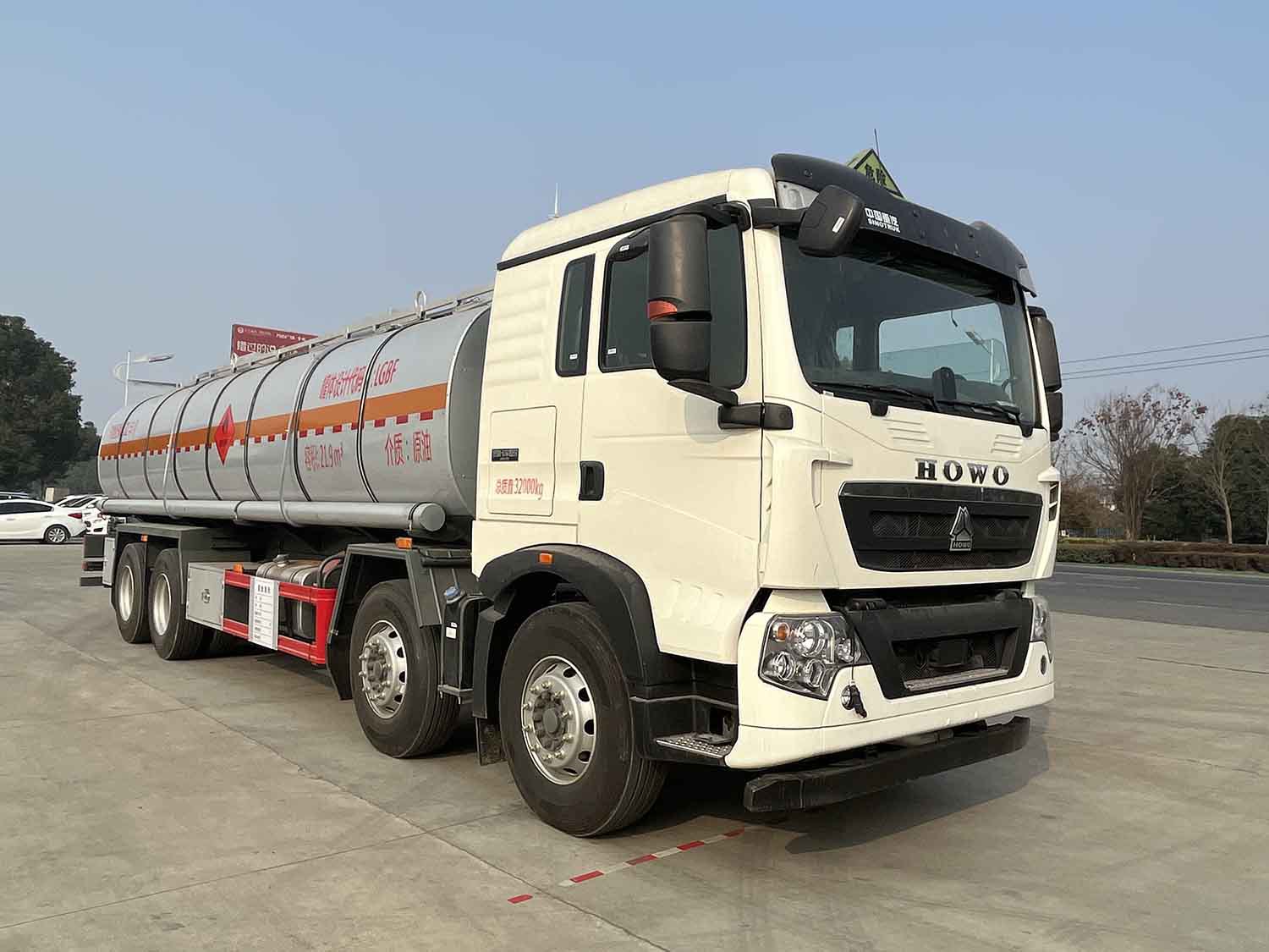 国六重汽豪沃前四后八原油运输车 重汽26立方延炼原油运输车图片