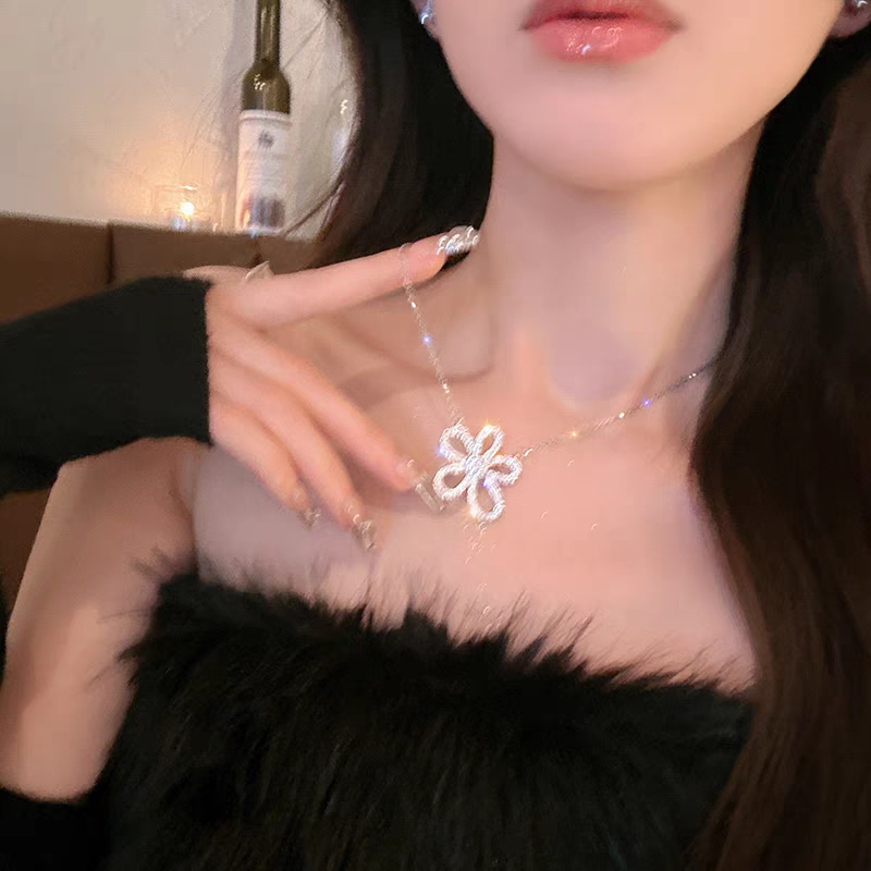 微镶锆石五瓣花朵项链轻奢小众女高级设计感锁骨链潮流-阿里巴巴