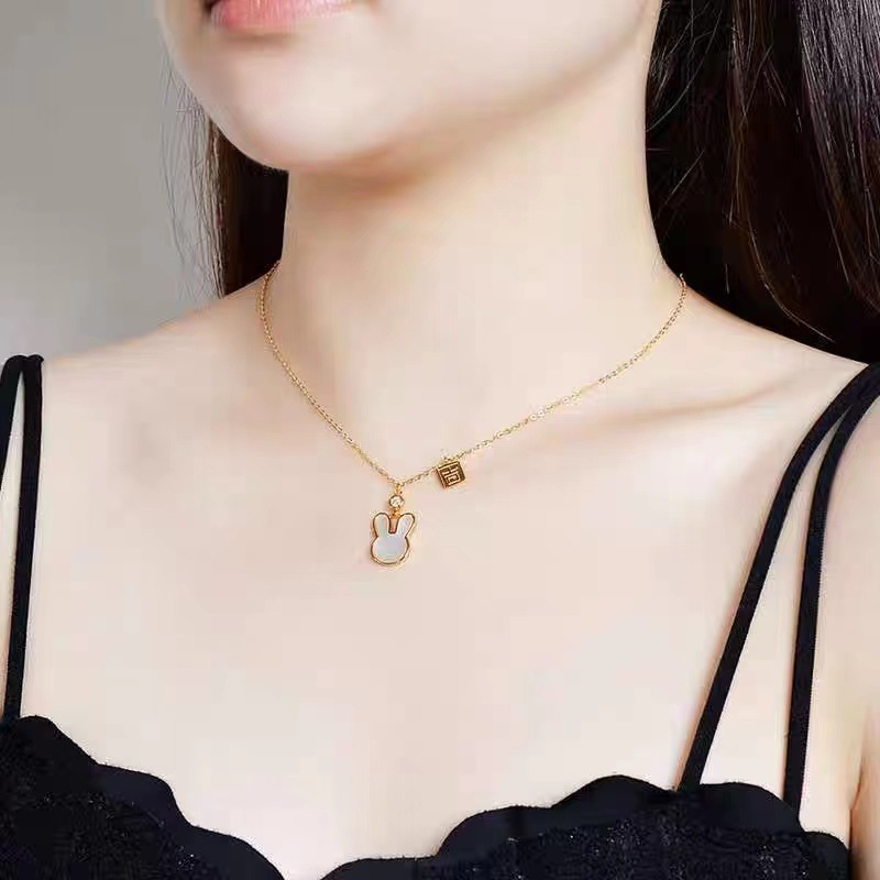 思琳 吉祥如意生肖本命年兔子项链不对称轻奢可爱玉兔吊坠不掉色