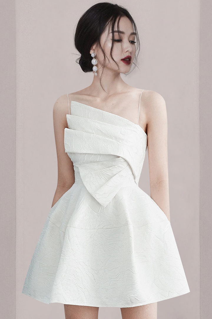 白色吊带小礼服女2021新款气质名媛生日派对年会设计感蓬蓬裙9490