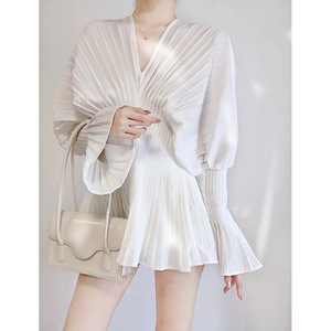 乐艾妮女装短款外套