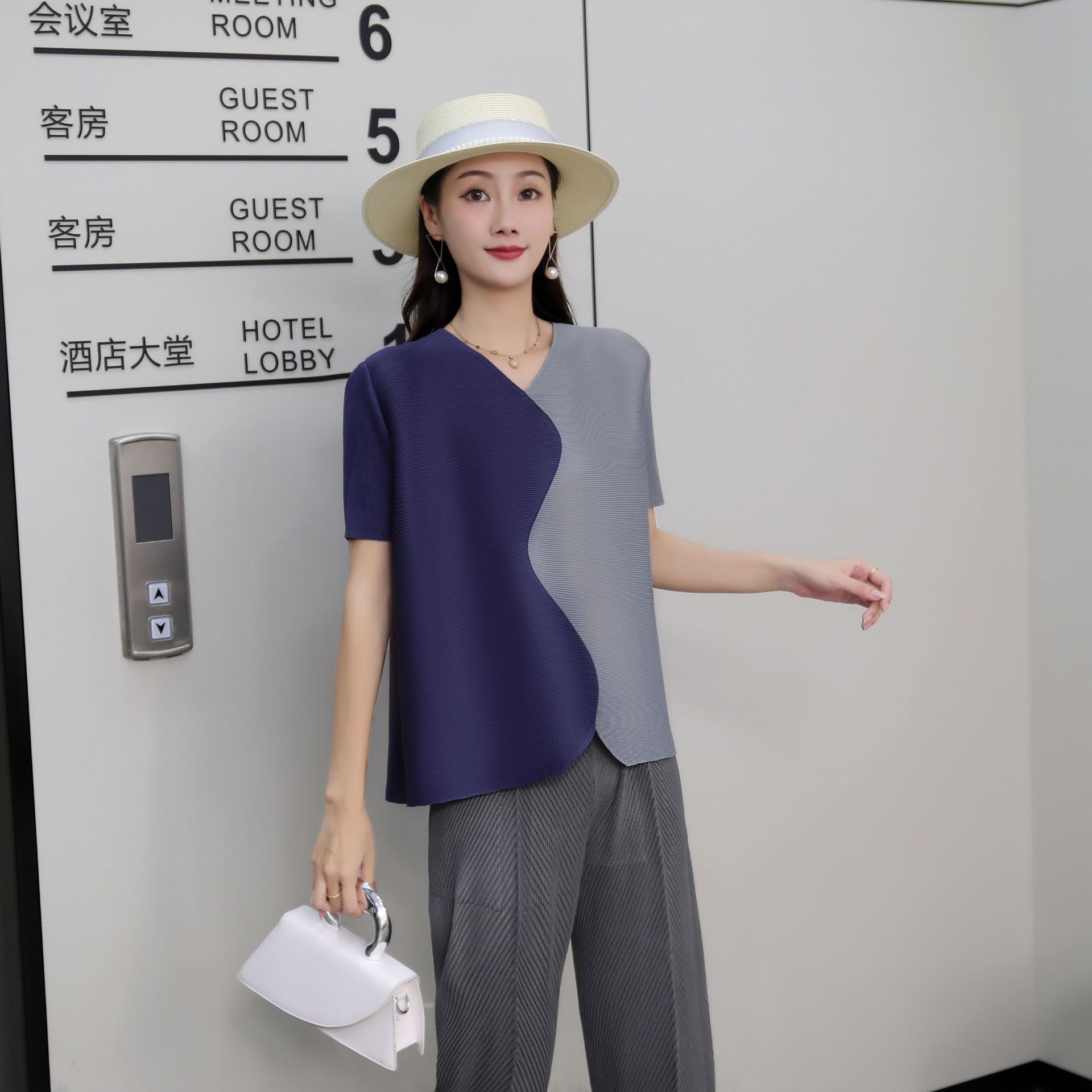 三宅褶皱薄款t恤衫女2024新款夏季宽松显瘦短款时尚女装上衣-阿里巴巴