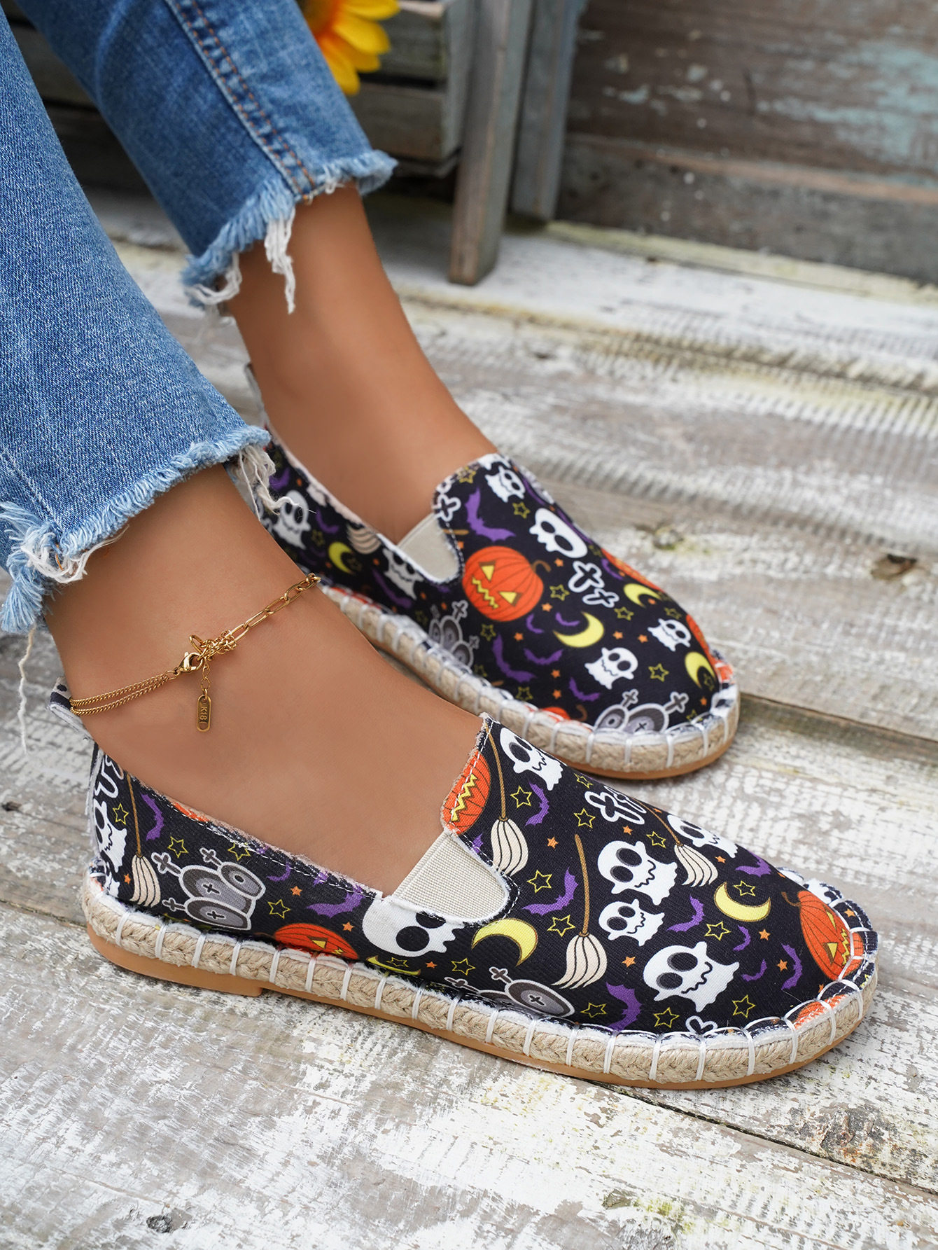2023秋季新款外贸大码万圣节帆布鞋女南瓜印花幽灵平底休闲单鞋